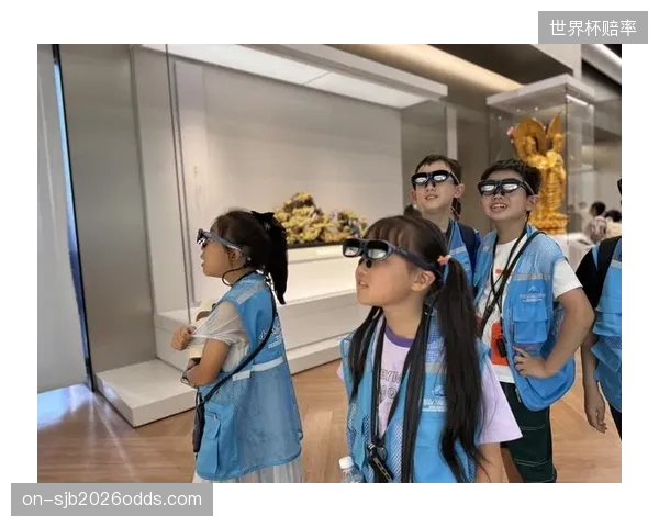 在移动端AR体验尚未成熟时，直接押注市场教育成本极高的头戴式设备，是否是一场豪赌？